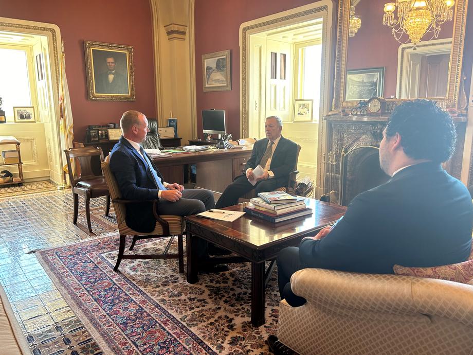 DURBIN MEETS WITH ILLINOIS PORK PRODUCERS